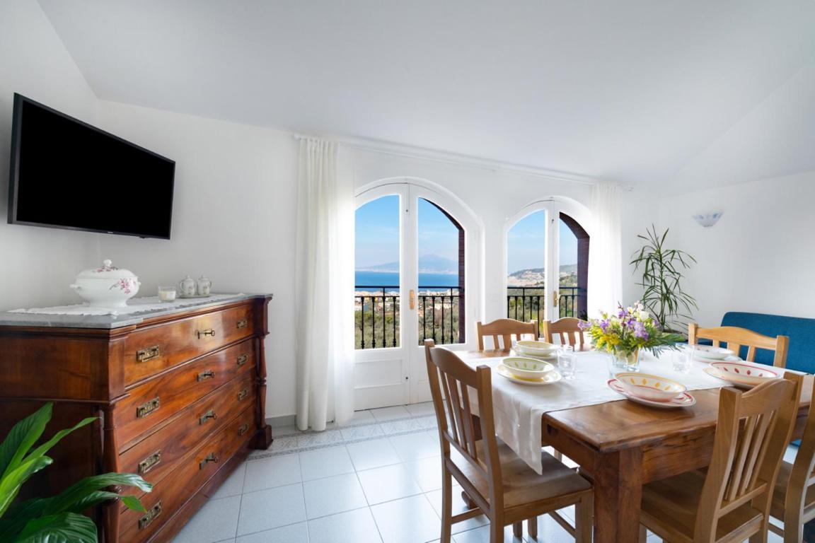 Sorrentovibes - Sea View Rooftop Apartment With Jacuzzi & Garden المظهر الخارجي الصورة