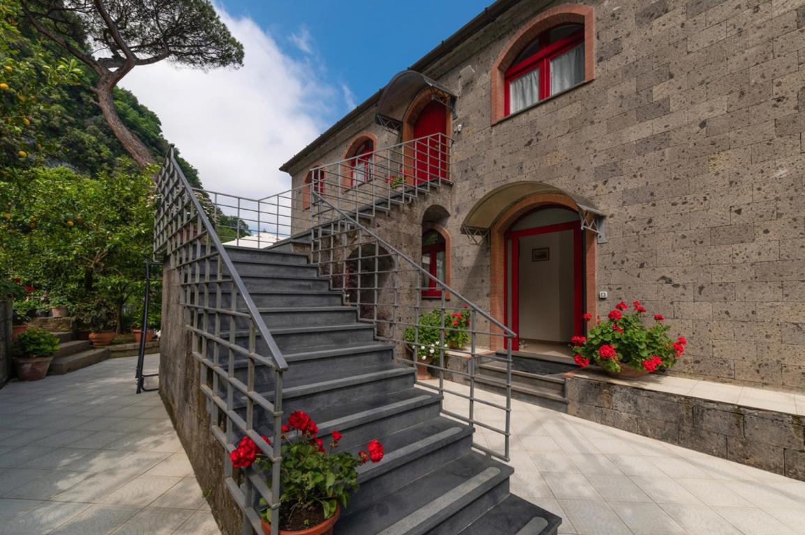 Sorrentovibes - Sea View Rooftop Apartment With Jacuzzi & Garden المظهر الخارجي الصورة