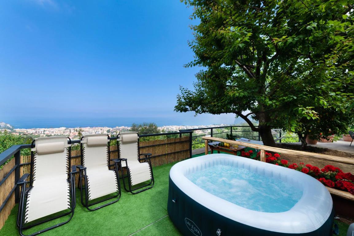 Sorrentovibes - Sea View Rooftop Apartment With Jacuzzi & Garden المظهر الخارجي الصورة